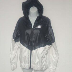 Nike stylish black and white hooded windbreaker in size Large